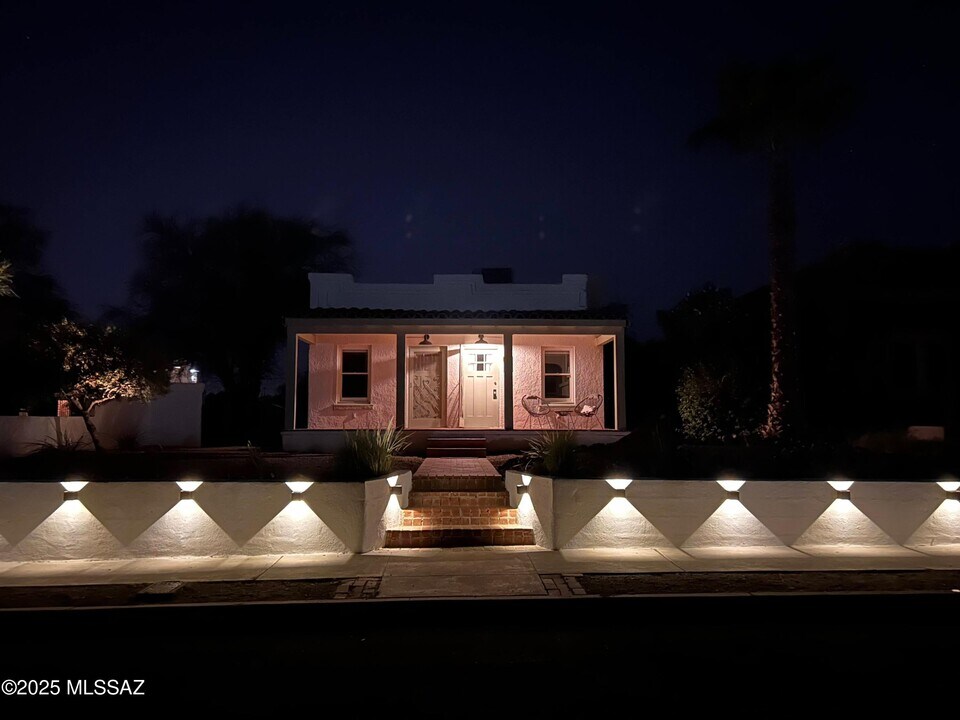 2027 E Hawthorne St in Tucson, AZ - Building Photo