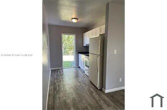 11850 SW 212th St in Miami, FL - Building Photo - Building Photo