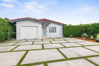 2121 Red Rd in Miami, FL - Building Photo - Building Photo