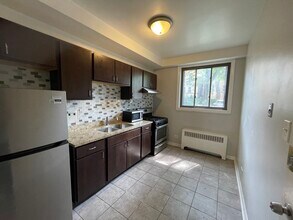 2032 W Jarvis Ave in Chicago, IL - Building Photo - Building Photo