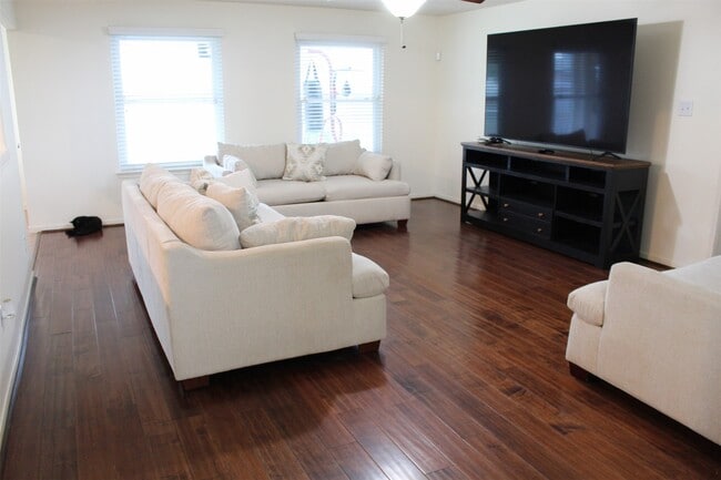 property at 4507 Bridgestone Point Dr