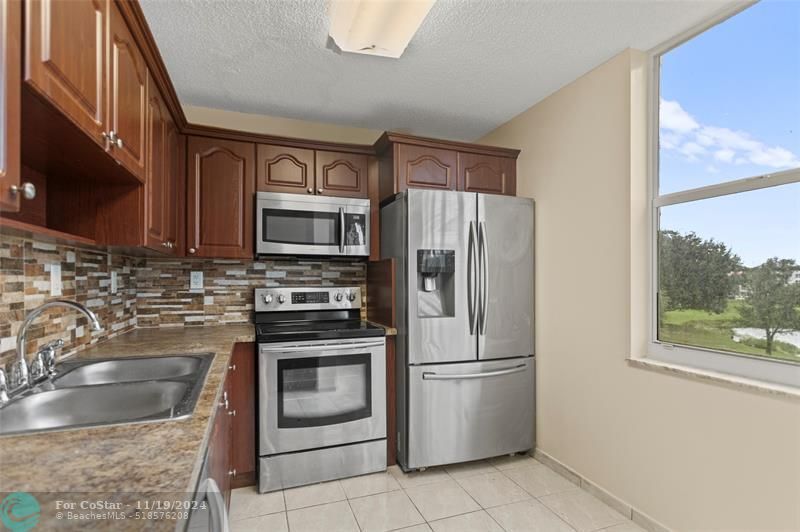 9420 Tangerine Pl in Davie, FL - Building Photo