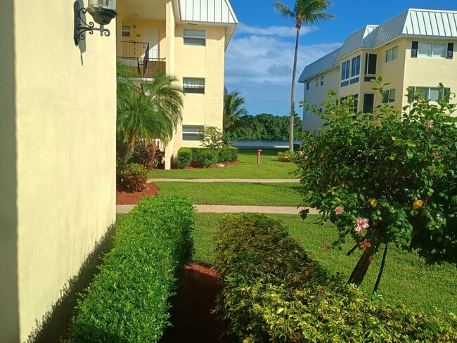 3 Colonial Club Dr in Boynton Beach, FL - Foto de edificio - Building Photo