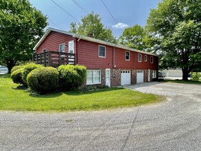 313 E Maple St in Hartville, OH - Building Photo - Building Photo