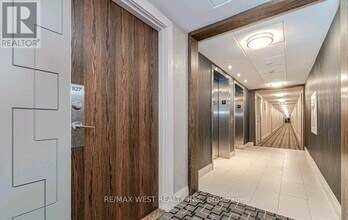 99 Eagle Rock Way in Vaughan, ON - Building Photo - Building Photo