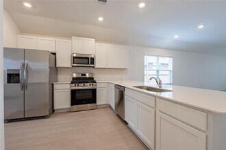 200 Camargue Dr in Hutto, TX - Building Photo - Building Photo