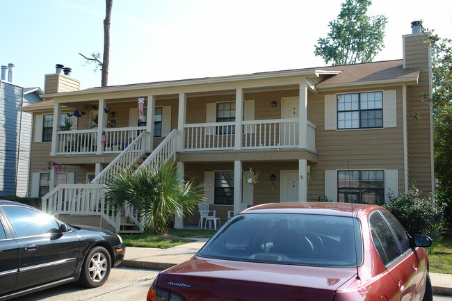 1144 Redwood Ln in Gulf Breeze, FL - Foto de edificio - Building Photo