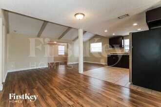7100 Sandalwood Dr in Port Richey, FL - Building Photo - Building Photo