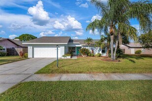 6552 Waterford Cir in Sarasota, FL - Building Photo