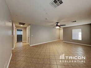 8236 Calico Wind St in Las Vegas, NV - Building Photo - Building Photo