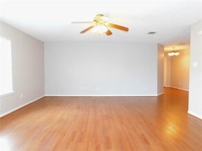 1404 Wenatchee Dr in Krum, TX - Building Photo - Building Photo