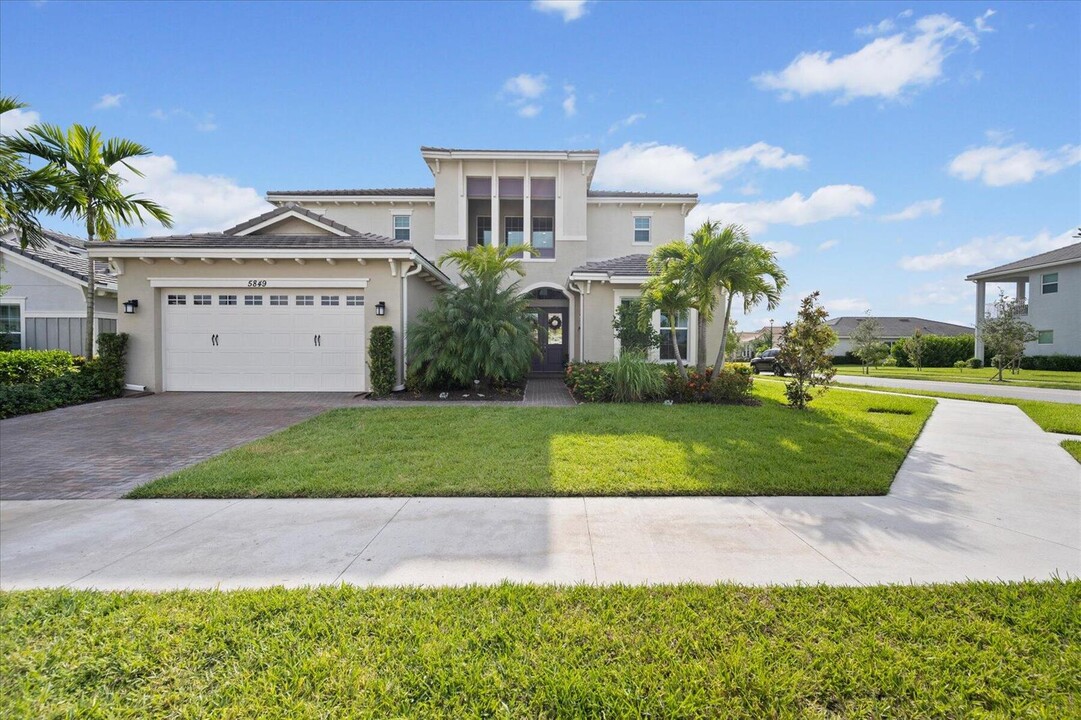 5849 Whippoorwill Cir in Loxahatchee, FL - Foto de edificio