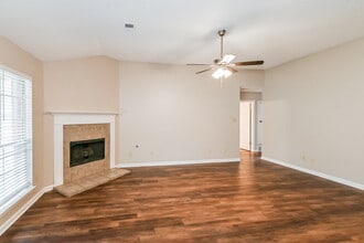 180 Garden View Dr in Oakland, TN - Foto de edificio - Building Photo