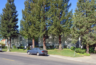 River Park Apartments in Sacramento, CA - Building Photo - Building Photo