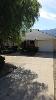 17977 Lakeshore Dr in Lake Elsinore, CA - Building Photo
