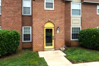 Meadowbrook Apartments in Huntingdon Valley, PA - Building Photo - Building Photo