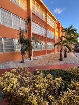 1591 NE Miami Gardens Dr in Miami, FL - Building Photo