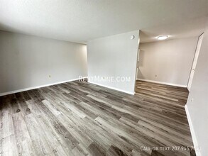 33 Longrale Park in Bangor, ME - Foto de edificio - Building Photo