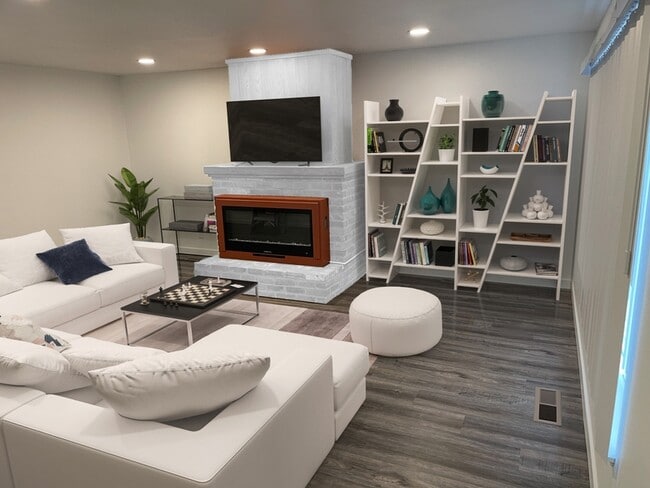 property at 4292 Meadowbrook Ct NE