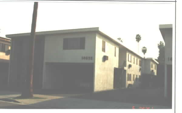 14632 Kittridge St in Van Nuys, CA - Building Photo