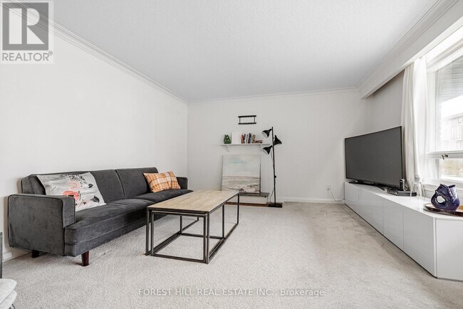 11 Greenbriar Rd in Toronto, ON - Building Photo - Building Photo
