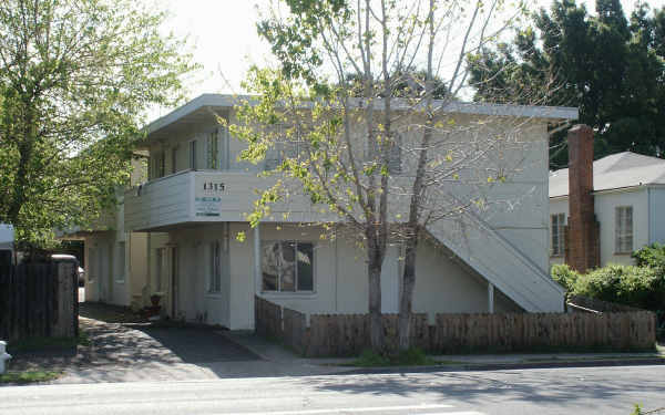 1315 Harbor St in Pittsburg, CA - Foto de edificio