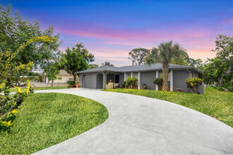 1087 Baffin Dr in Venice, FL - Building Photo - Building Photo