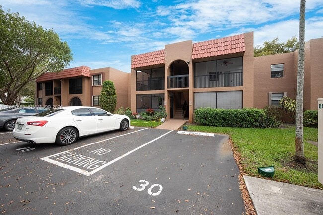 8600 NW 34th Pl in Sunrise, FL - Building Photo - Building Photo