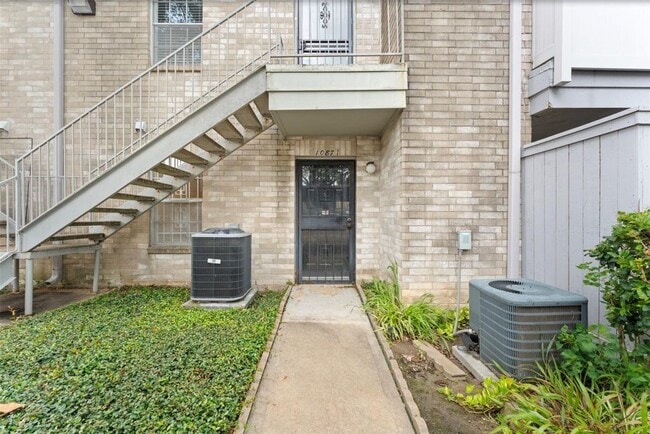 10871 Braes Bend Dr in Houston, TX - Building Photo - Building Photo