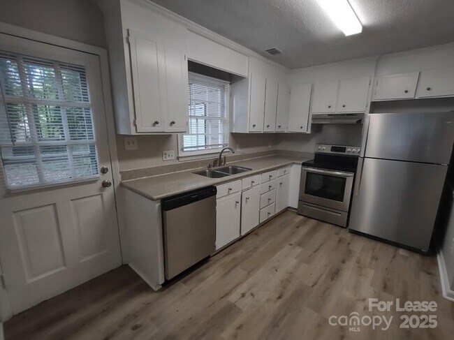 615 Rama Rd in Charlotte, NC - Building Photo - Building Photo