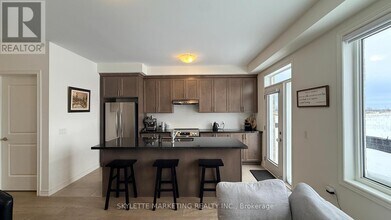 83 Picardy Dr in Hamilton, ON - Building Photo - Building Photo