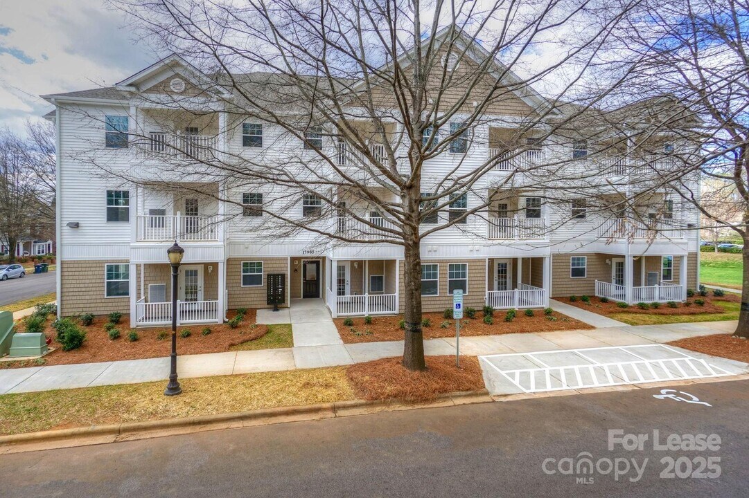 17905 Delmas Dr in Cornelius, NC - Building Photo