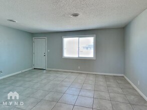 214 Valley Forge Ave in Henderson, NV - Building Photo - Building Photo