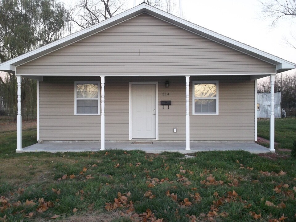 314 S Walnut St in Du Quoin, IL - Building Photo