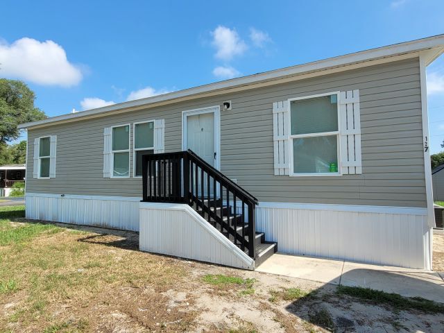 2213 Greenbrier Village Loop in Lakeland, FL - Building Photo