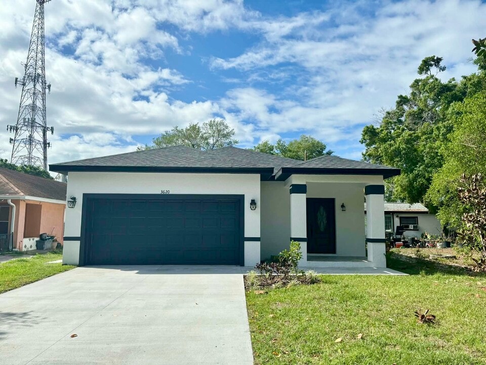 3620 43rd Ave N in St. Petersburg, FL - Building Photo