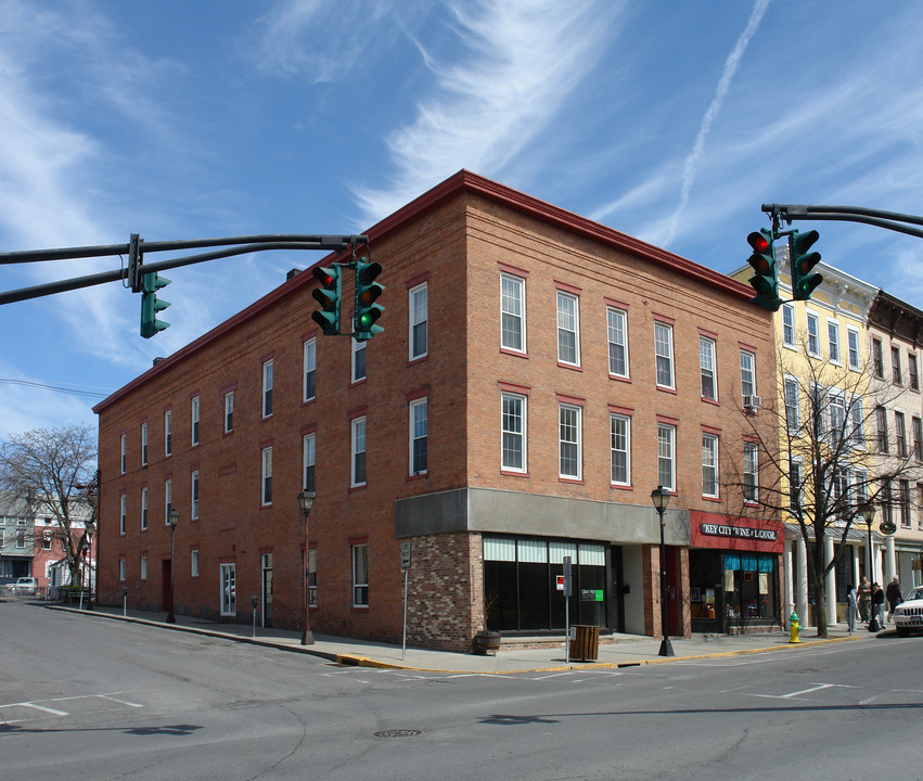 602-604 Warren St in Hudson, NY - Building Photo