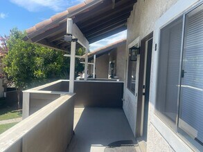 3703 S Country Oaks Loop in Ontario, CA - Foto de edificio - Building Photo