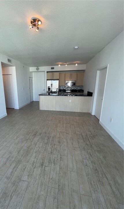 1111 SW 1st Ave, Unit 3522 in Miami, FL - Building Photo