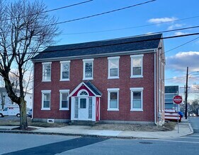 16 Washington St, Unit 2 in Peabody, MA - Foto de edificio - Building Photo