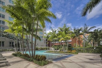 2000 N Bayshore Dr in Miami, FL - Building Photo - Building Photo
