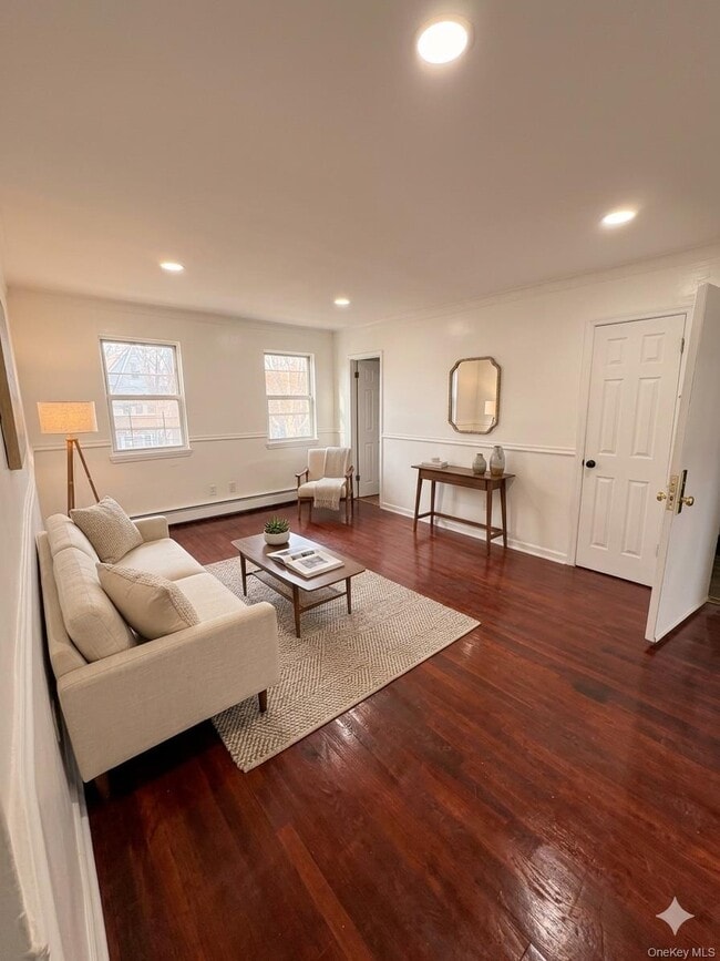 109-19 202nd St in Queens, NY - Building Photo - Building Photo