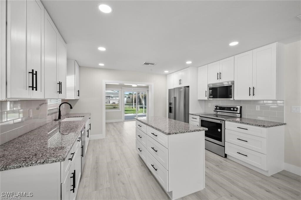 527 97th Ave N in Naples, FL - Building Photo