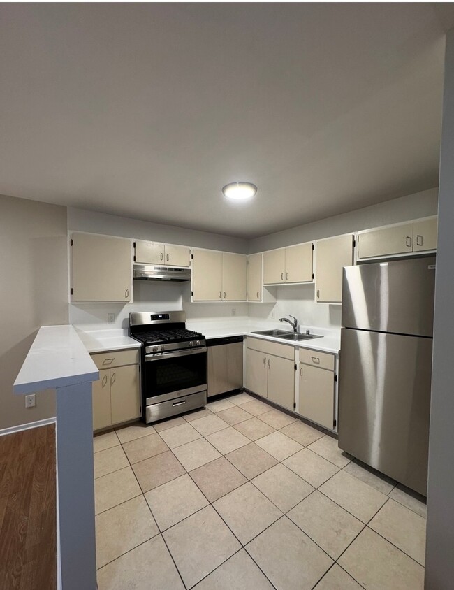 719 Orange Grove Ave in Glendale, CA - Foto de edificio - Building Photo