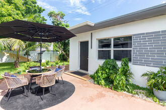 910 NE 81st St in Miami, FL - Building Photo - Building Photo