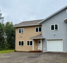 2175 Chateau Ct in North Pole, AK - Building Photo