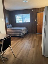 1708 Holloman Dr in Port Lavaca, TX - Foto de edificio - Building Photo