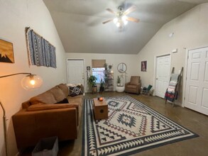 219 W Avenue D in Belton, TX - Building Photo - Building Photo