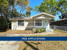 2059 Morehouse Rd, Unit 202 in Jacksonville, FL - Building Photo