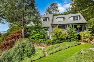 8 Killams Point Rd in Branford, CT - Building Photo - Building Photo